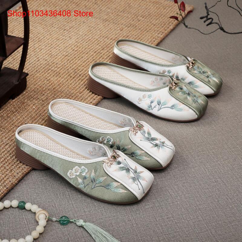 Neue bestickte Hausschuhe für  – New Ethnic Fashion Bewertung und Preis